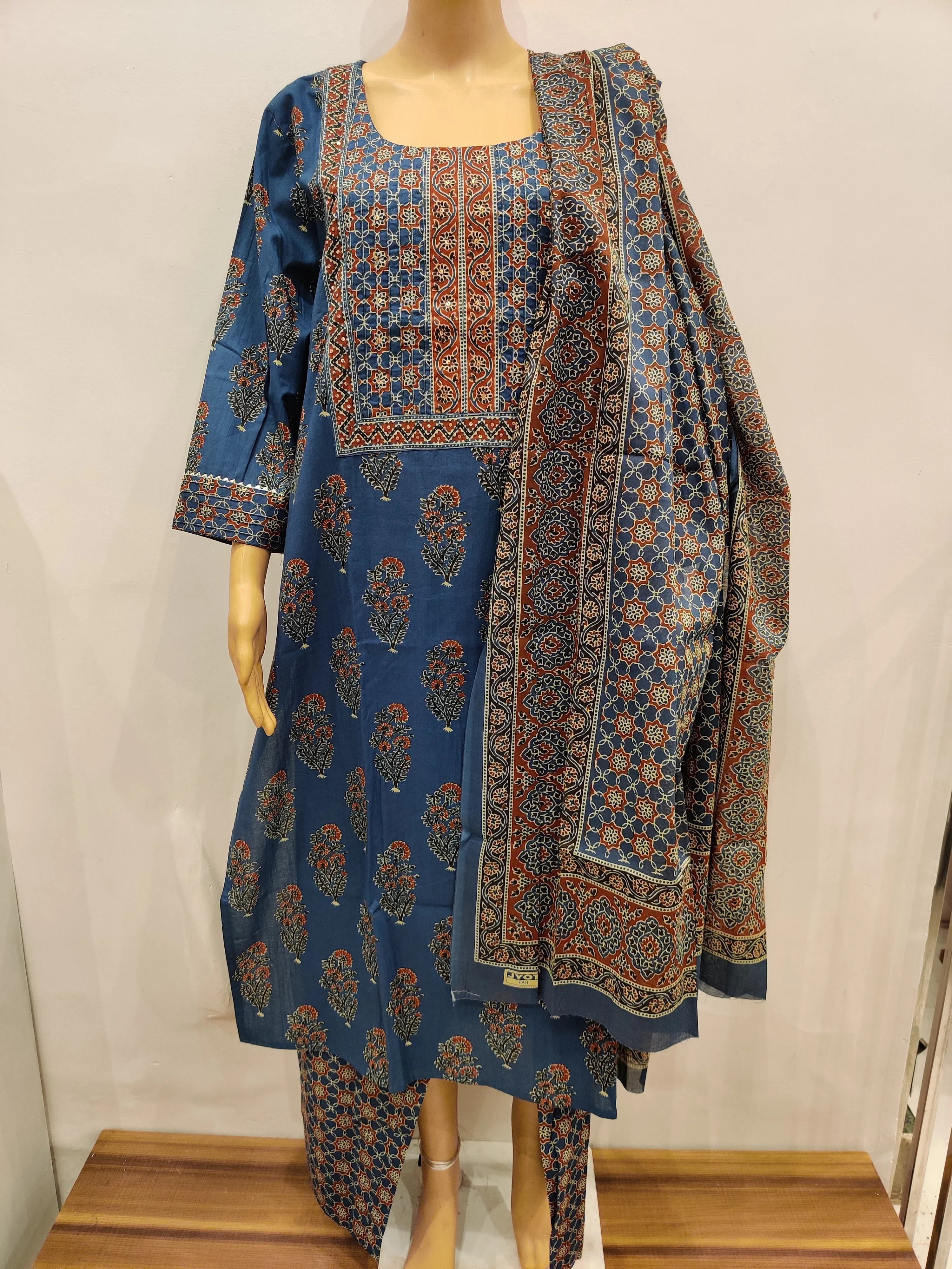 Kerria Kurta pants with dupatta