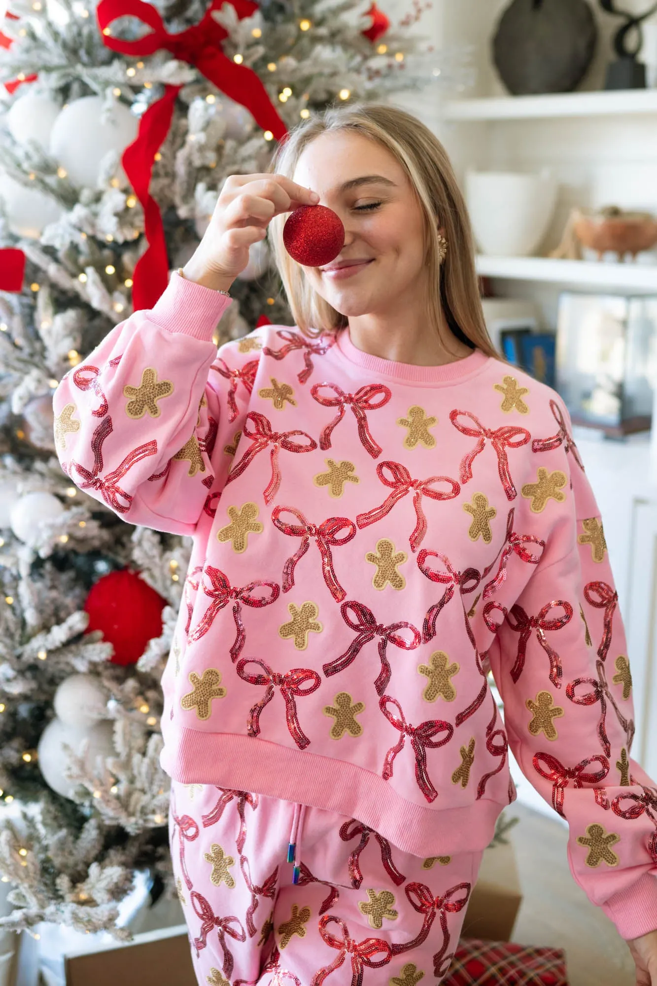 [Queen of Sparkles] Gingerbread Men & Bows Sweatshirt